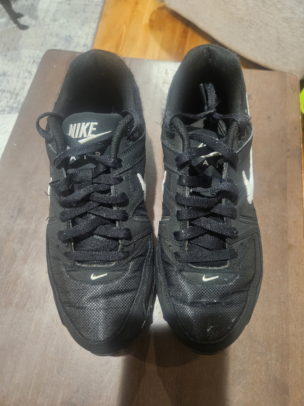 Nike Women’s Black Athletic Running Shoes with White Swoosh. Excellent Condition